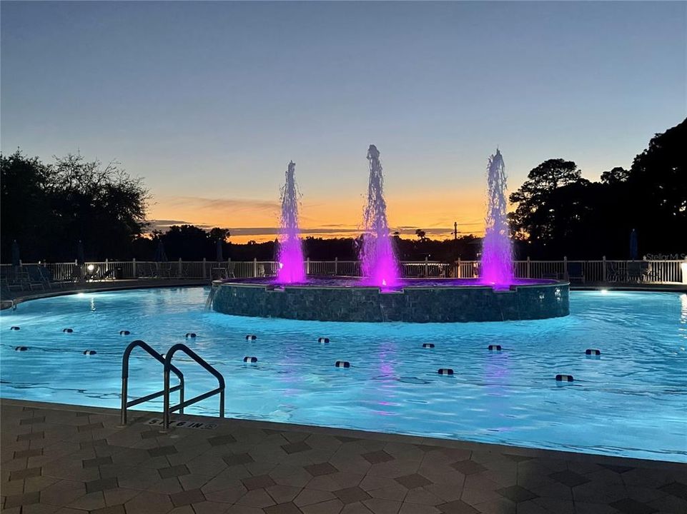 合同活跃: $355,000 (2 贝兹, 2 浴室, 1554 平方英尺)