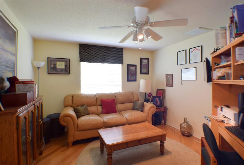 合同活跃: $355,000 (2 贝兹, 2 浴室, 1554 平方英尺)