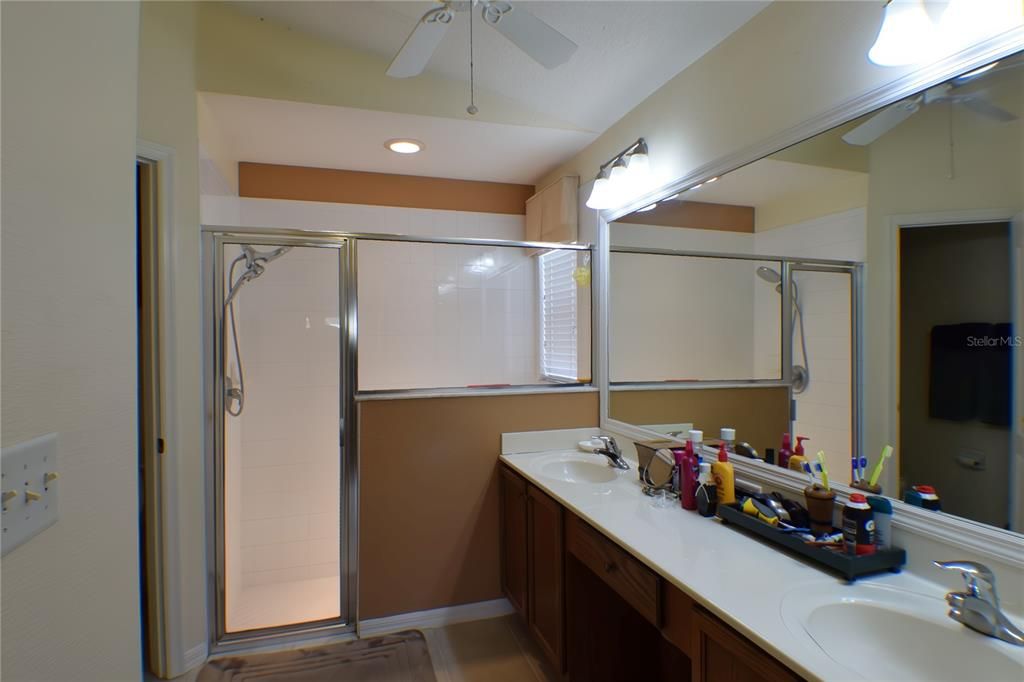 合同活跃: $355,000 (2 贝兹, 2 浴室, 1554 平方英尺)