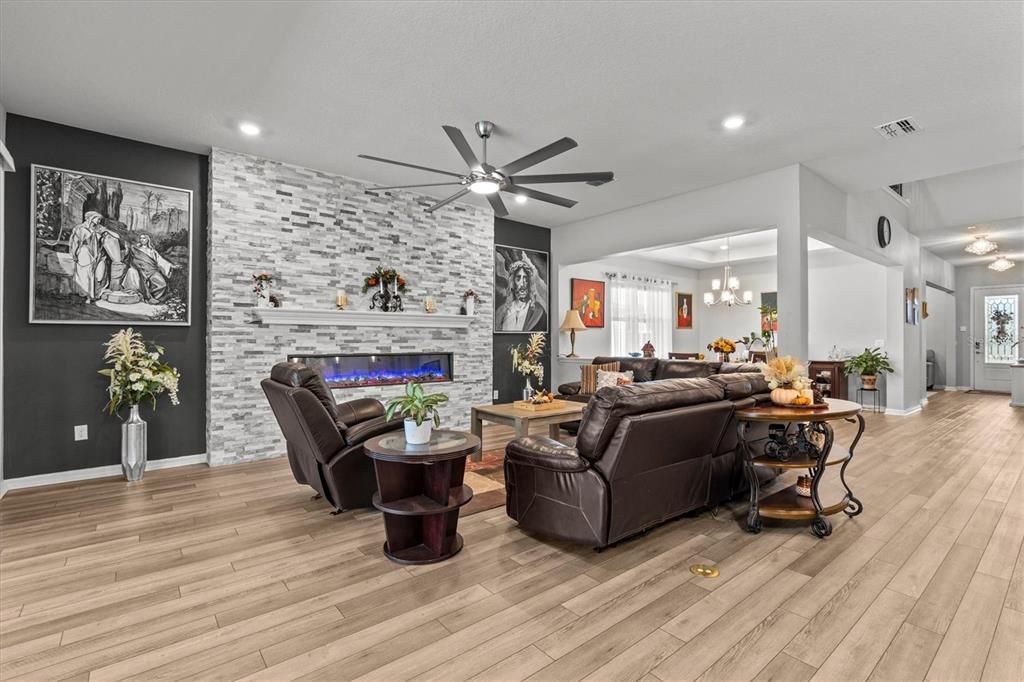 En Venta: $1,199,000 (6 camas, 4 baños, 5309 Pies cuadrados)