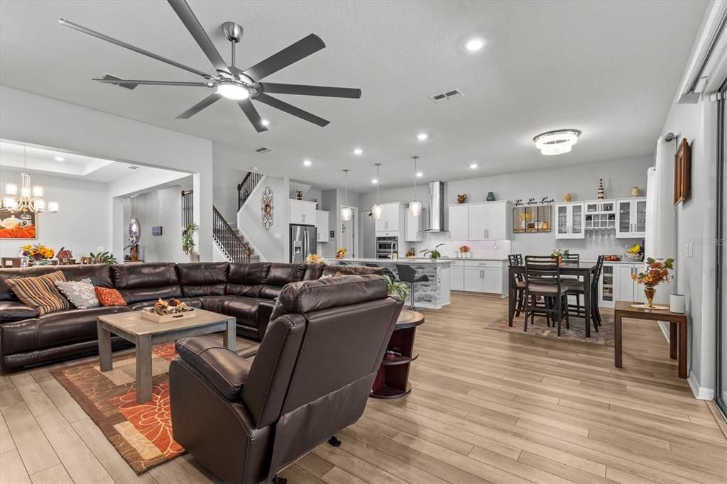 En Venta: $1,199,000 (6 camas, 4 baños, 5309 Pies cuadrados)