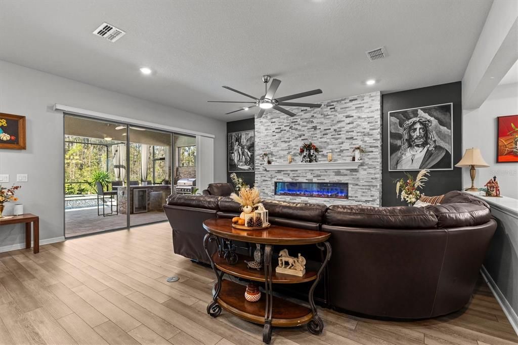 En Venta: $1,199,000 (6 camas, 4 baños, 5309 Pies cuadrados)