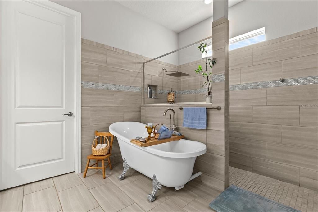 En Venta: $1,199,000 (6 camas, 4 baños, 5309 Pies cuadrados)