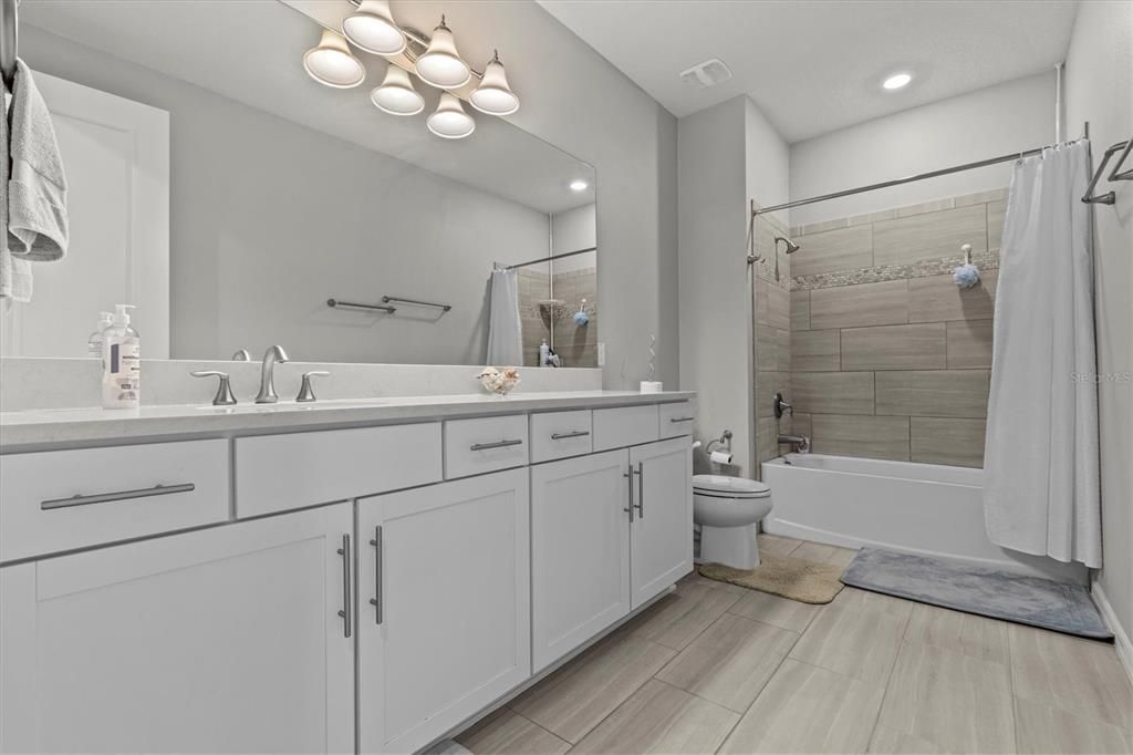 En Venta: $1,199,000 (6 camas, 4 baños, 5309 Pies cuadrados)