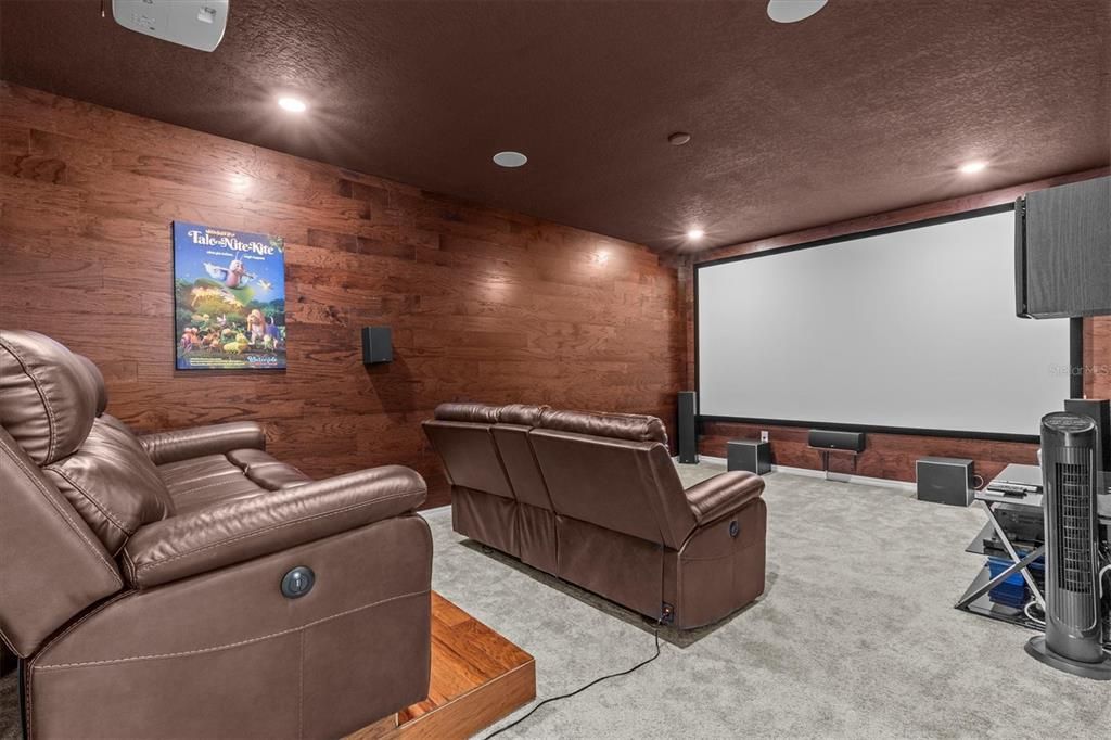 En Venta: $1,199,000 (6 camas, 4 baños, 5309 Pies cuadrados)