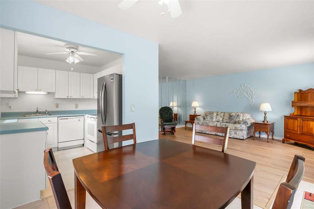 Activo con contrato: $115,000 (2 camas, 2 baños, 960 Pies cuadrados)