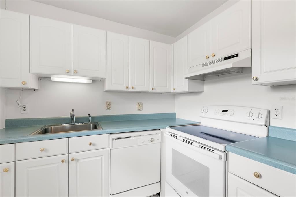 Activo con contrato: $115,000 (2 camas, 2 baños, 960 Pies cuadrados)