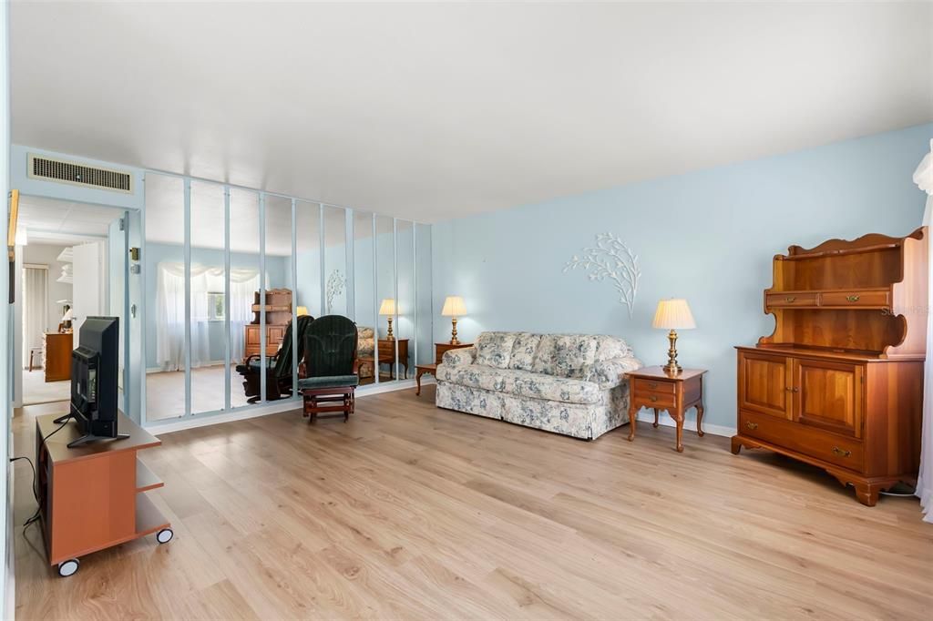 Activo con contrato: $115,000 (2 camas, 2 baños, 960 Pies cuadrados)