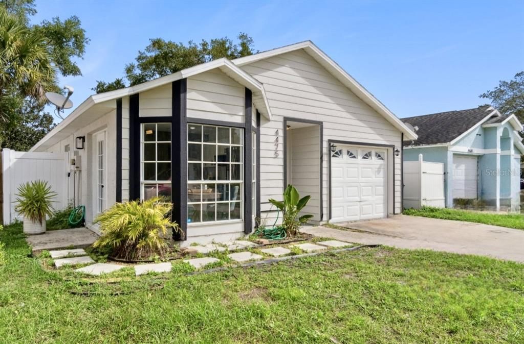 Active With Contract: $289,000 (3 beds, 2 baths, 1156 Square Feet)