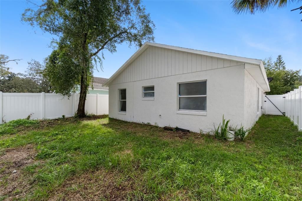 Active With Contract: $289,000 (3 beds, 2 baths, 1156 Square Feet)