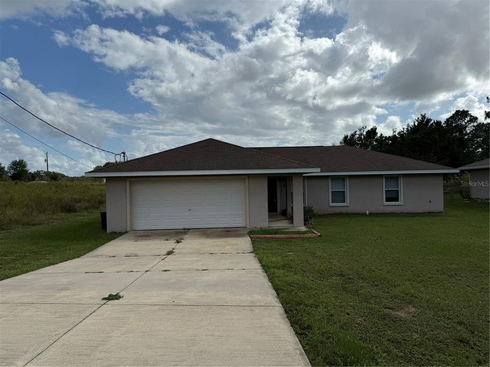 Recently Rented: $1,750 (3 beds, 2 baths, 1594 Square Feet)