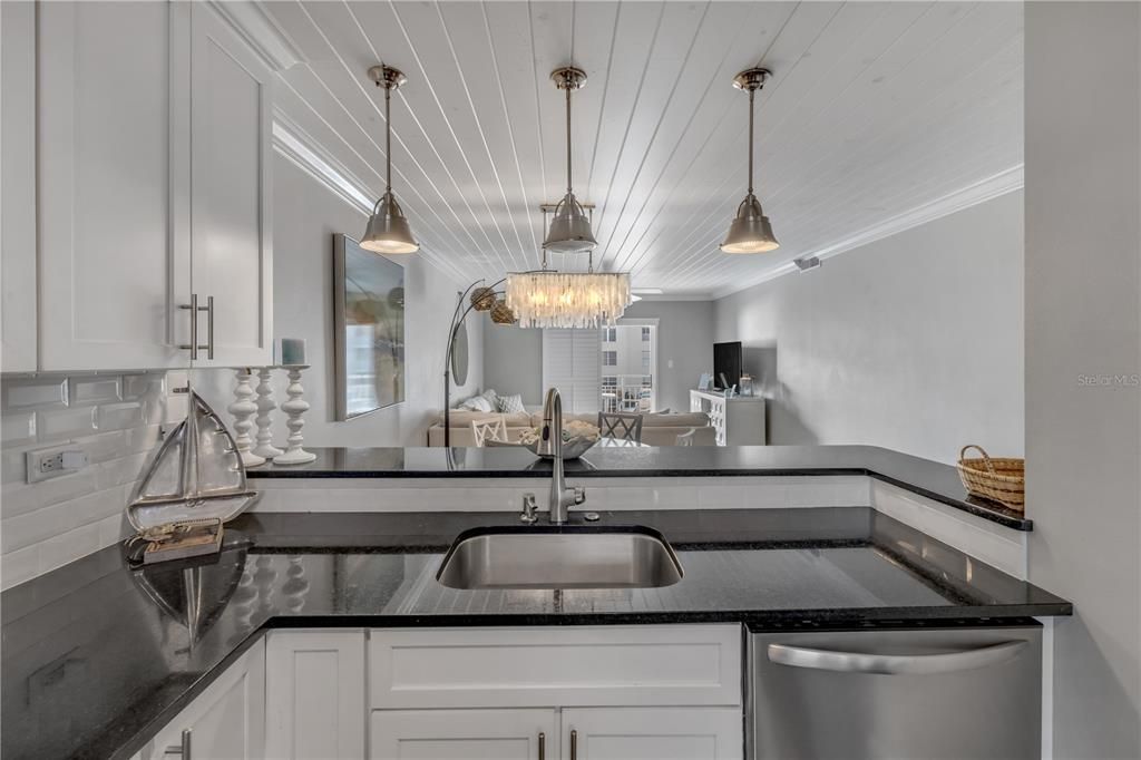 待售: $499,000 (2 贝兹, 2 浴室, 978 平方英尺)