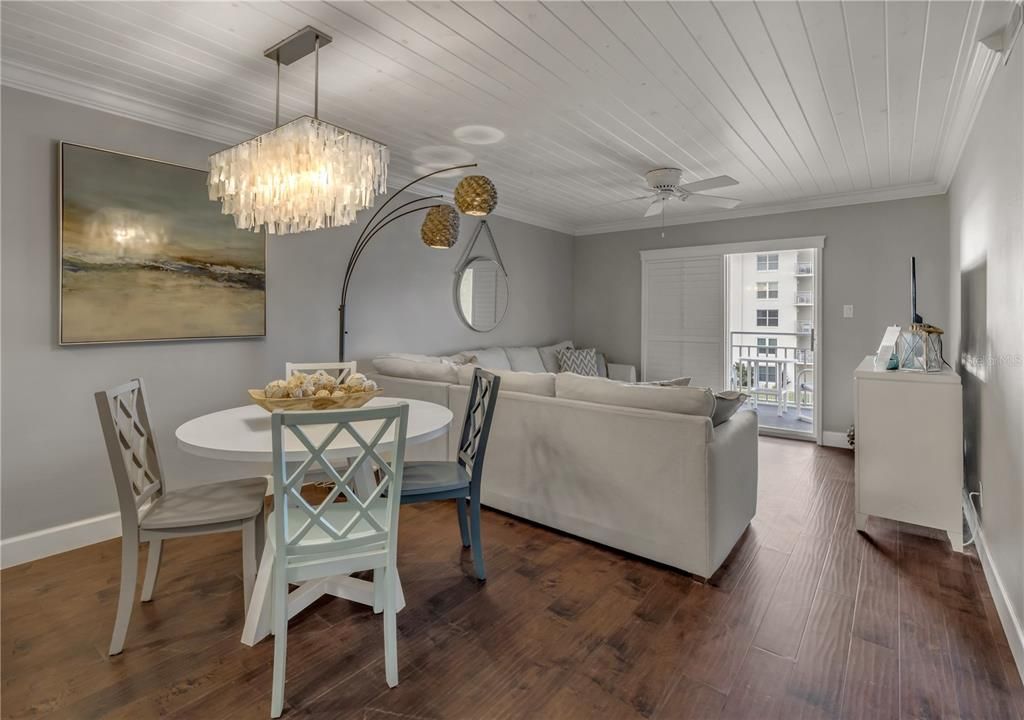 待售: $499,000 (2 贝兹, 2 浴室, 978 平方英尺)