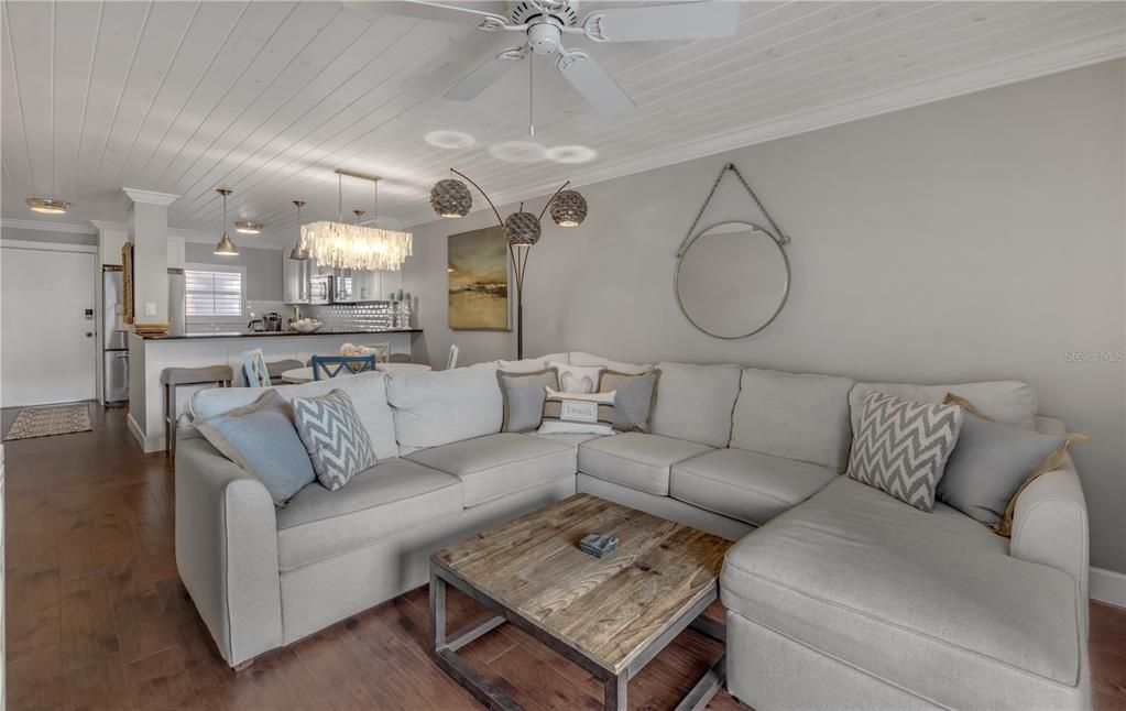 待售: $499,000 (2 贝兹, 2 浴室, 978 平方英尺)