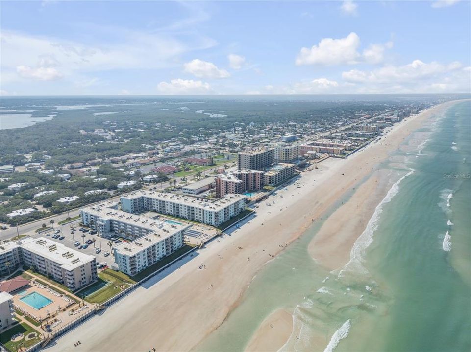 待售: $499,000 (2 贝兹, 2 浴室, 978 平方英尺)