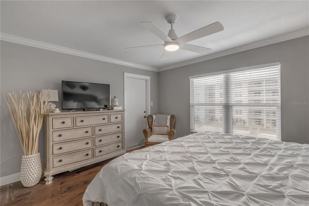 待售: $499,000 (2 贝兹, 2 浴室, 978 平方英尺)