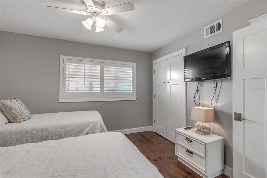 待售: $499,000 (2 贝兹, 2 浴室, 978 平方英尺)