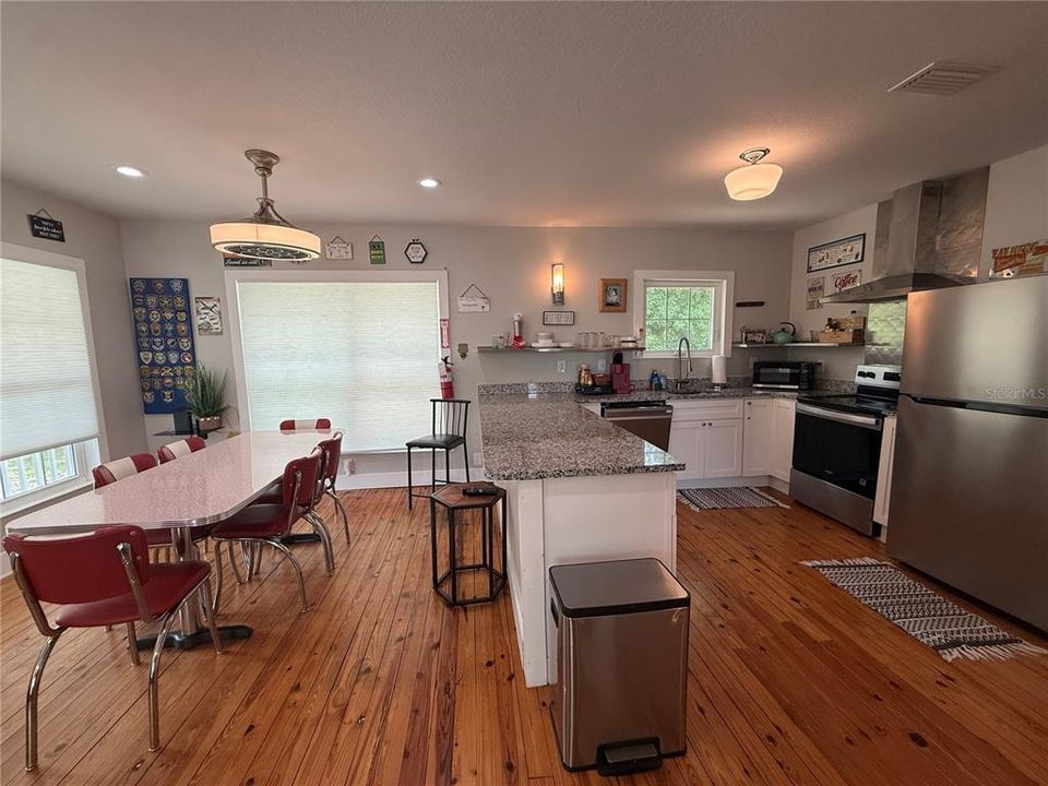 待售: $259,000 (3 贝兹, 2 浴室, 1150 平方英尺)