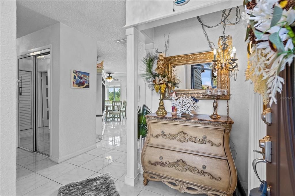 待售: $165,000 (1 贝兹, 1 浴室, 740 平方英尺)