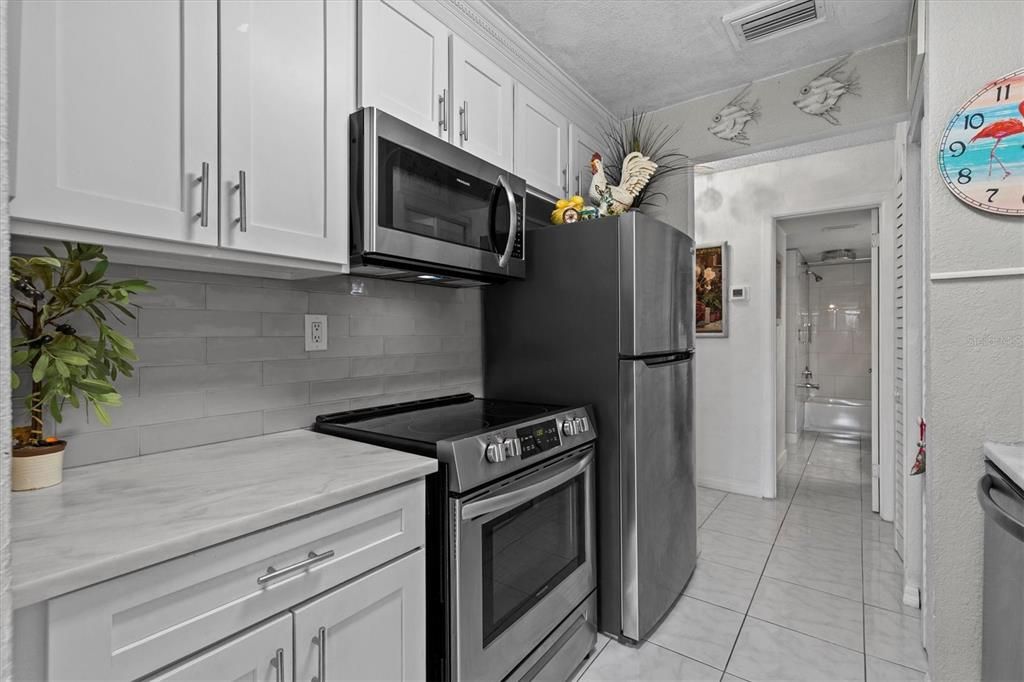 待售: $165,000 (1 贝兹, 1 浴室, 740 平方英尺)