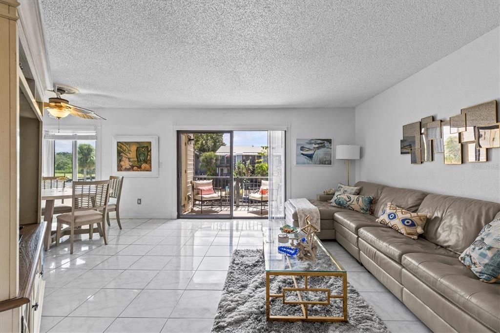 待售: $165,000 (1 贝兹, 1 浴室, 740 平方英尺)