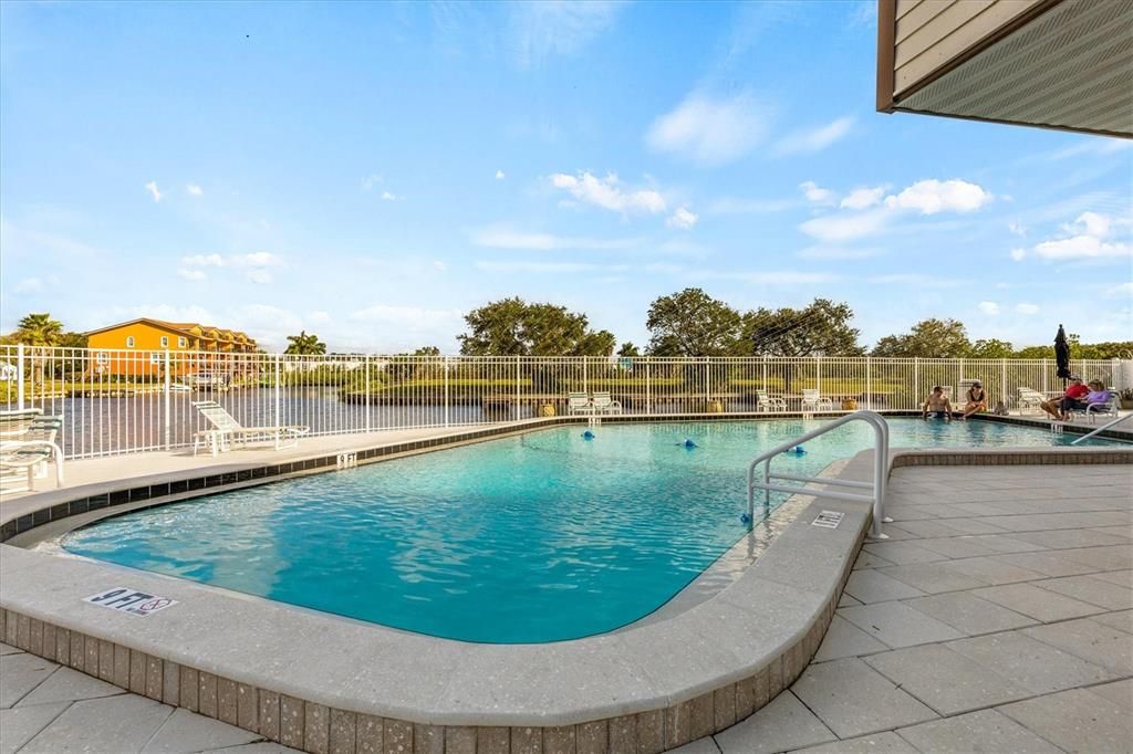 待售: $165,000 (1 贝兹, 1 浴室, 740 平方英尺)