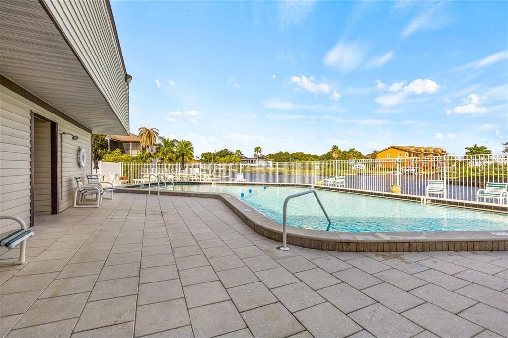 待售: $165,000 (1 贝兹, 1 浴室, 740 平方英尺)