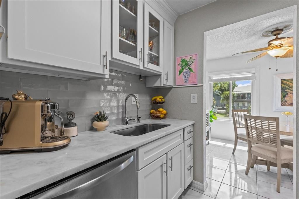 待售: $165,000 (1 贝兹, 1 浴室, 740 平方英尺)