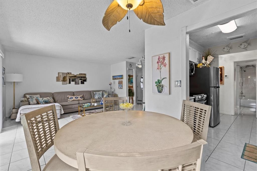 待售: $165,000 (1 贝兹, 1 浴室, 740 平方英尺)