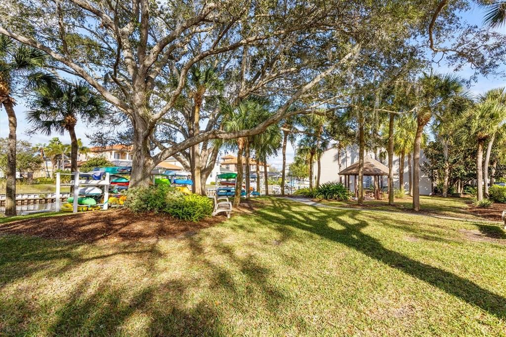 待售: $165,000 (1 贝兹, 1 浴室, 740 平方英尺)