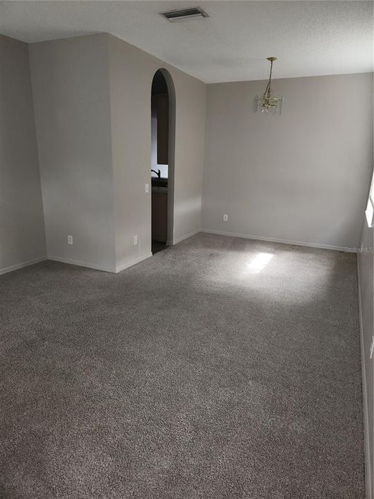 合同活跃: $2,400 (4 贝兹, 2 浴室, 1808 平方英尺)