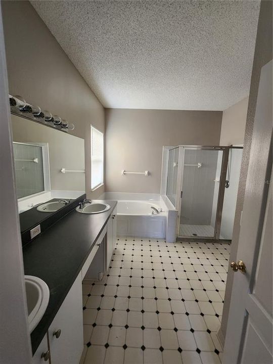 合同活跃: $2,400 (4 贝兹, 2 浴室, 1808 平方英尺)