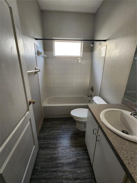 合同活跃: $2,400 (4 贝兹, 2 浴室, 1808 平方英尺)