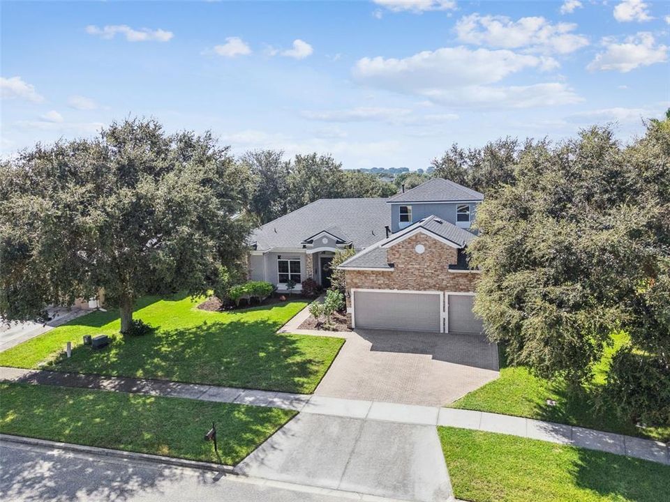 Activo con contrato: $599,000 (4 camas, 4 baños, 2966 Pies cuadrados)