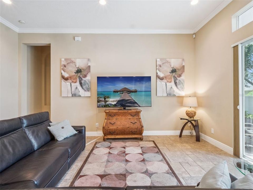 Activo con contrato: $599,000 (4 camas, 4 baños, 2966 Pies cuadrados)