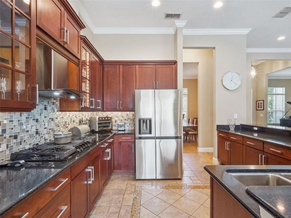 Activo con contrato: $599,000 (4 camas, 4 baños, 2966 Pies cuadrados)