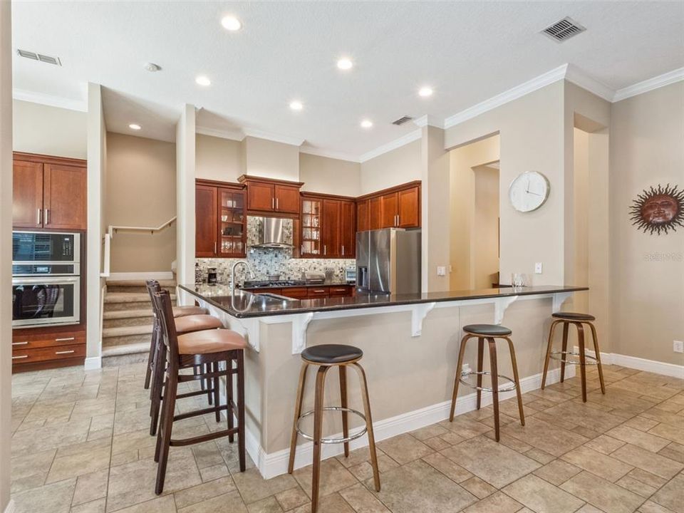 Activo con contrato: $599,000 (4 camas, 4 baños, 2966 Pies cuadrados)