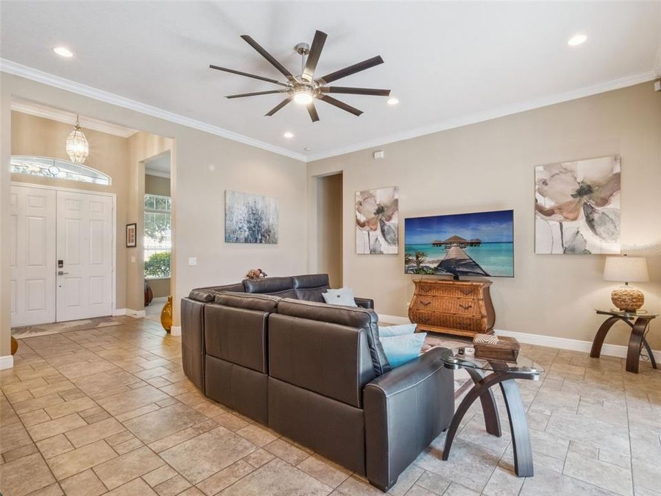 Activo con contrato: $599,000 (4 camas, 4 baños, 2966 Pies cuadrados)