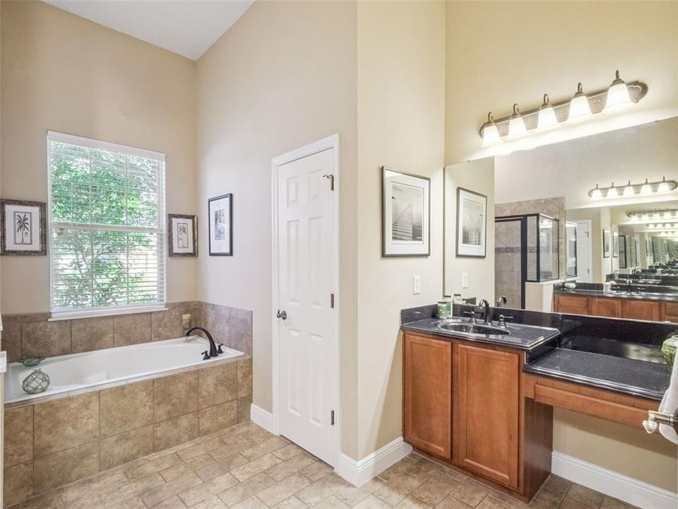 Activo con contrato: $599,000 (4 camas, 4 baños, 2966 Pies cuadrados)