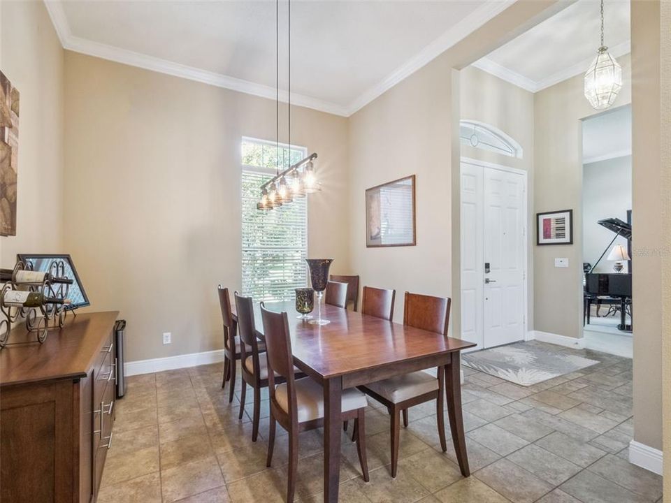 Activo con contrato: $599,000 (4 camas, 4 baños, 2966 Pies cuadrados)