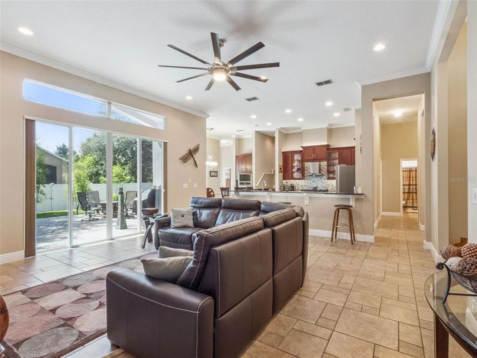 Activo con contrato: $599,000 (4 camas, 4 baños, 2966 Pies cuadrados)