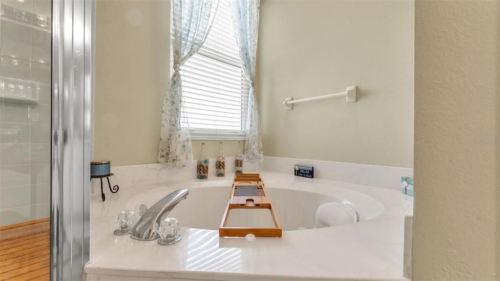 For Sale: $494,900 (3 beds, 2 baths, 1985 Square Feet)