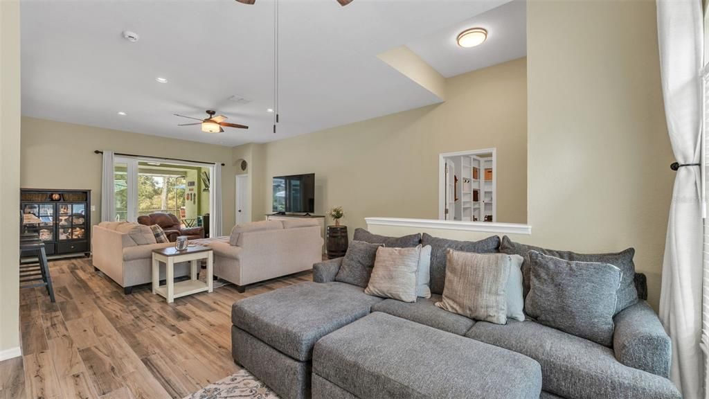 For Sale: $494,900 (3 beds, 2 baths, 1985 Square Feet)