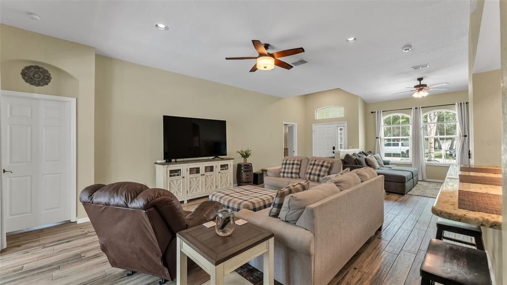 For Sale: $494,900 (3 beds, 2 baths, 1985 Square Feet)