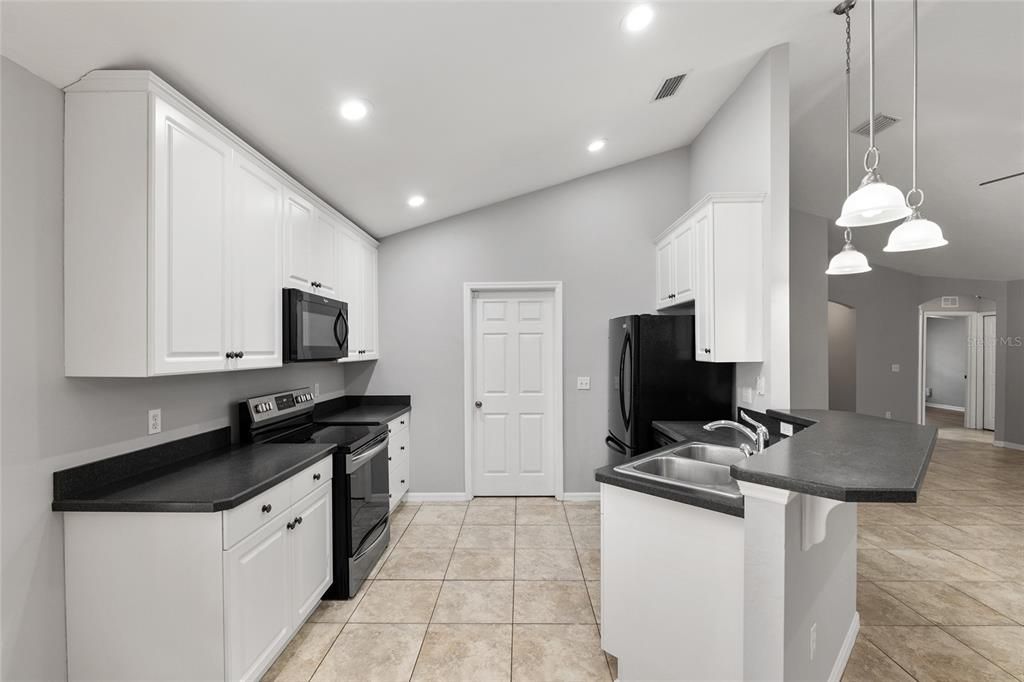 Active With Contract: $349,900 (3 beds, 2 baths, 1504 Square Feet)