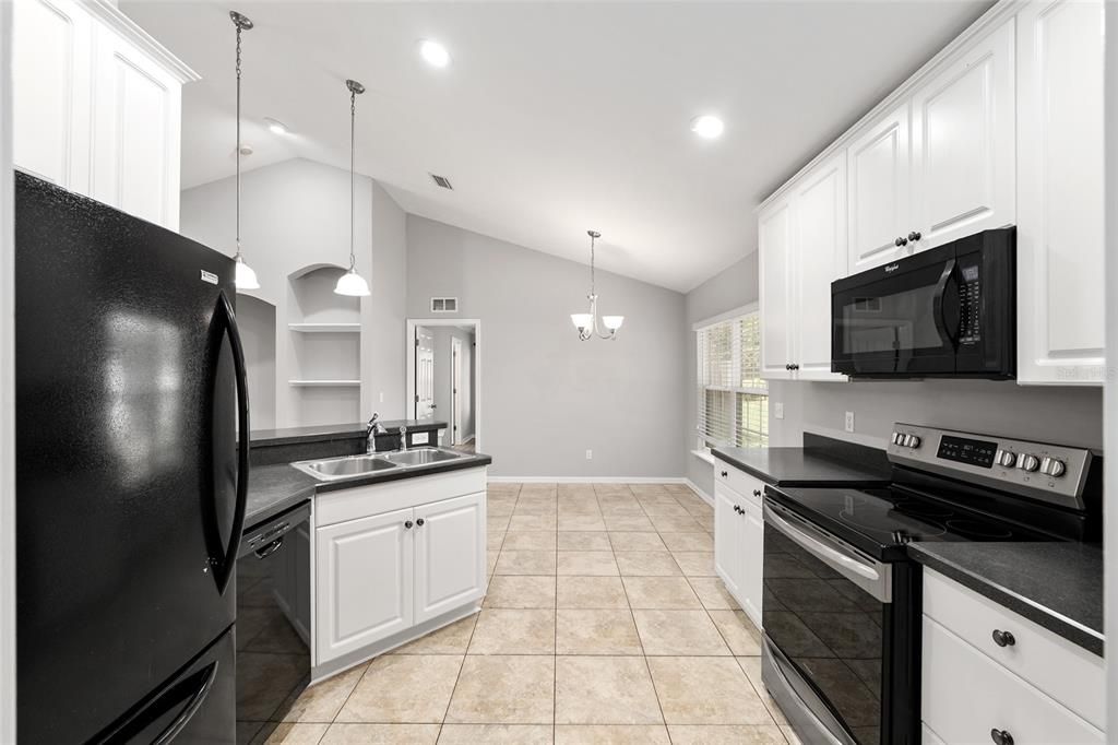 Active With Contract: $349,900 (3 beds, 2 baths, 1504 Square Feet)