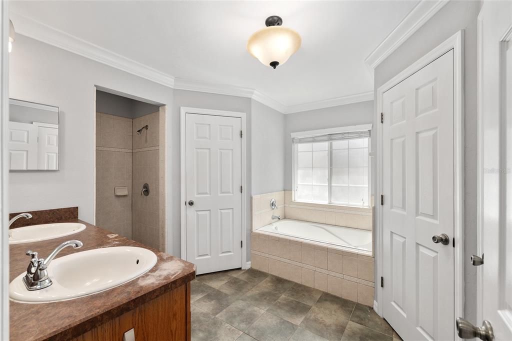 Active With Contract: $349,900 (3 beds, 2 baths, 1504 Square Feet)