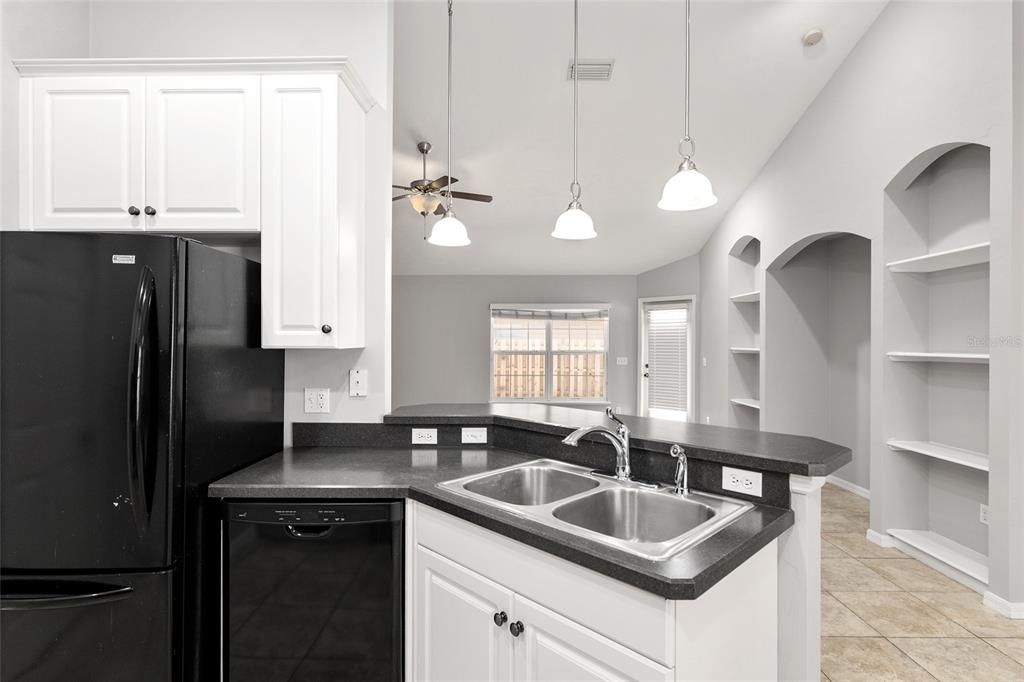 Active With Contract: $349,900 (3 beds, 2 baths, 1504 Square Feet)