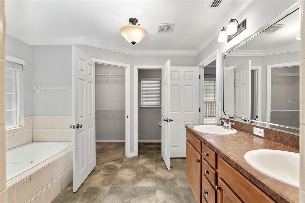 Active With Contract: $349,900 (3 beds, 2 baths, 1504 Square Feet)