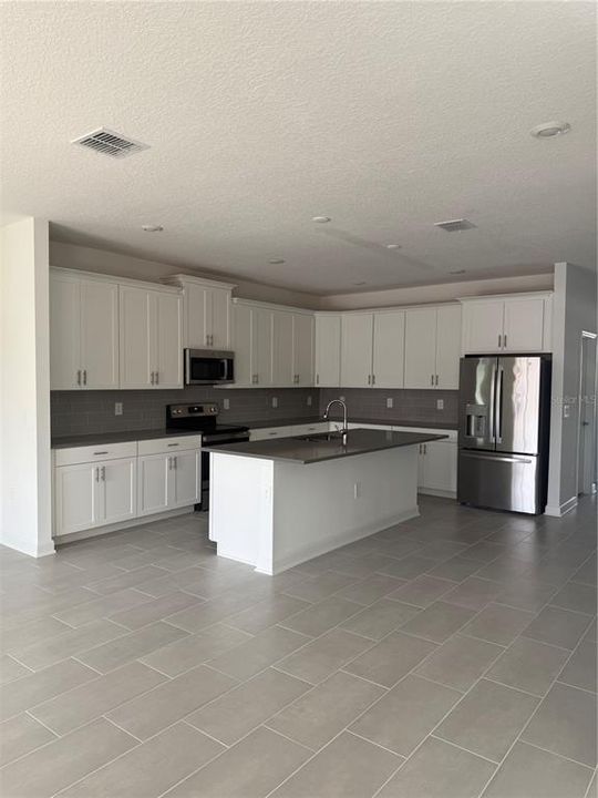 For Sale: $679,990 (6 beds, 5 baths, 3291 Square Feet)